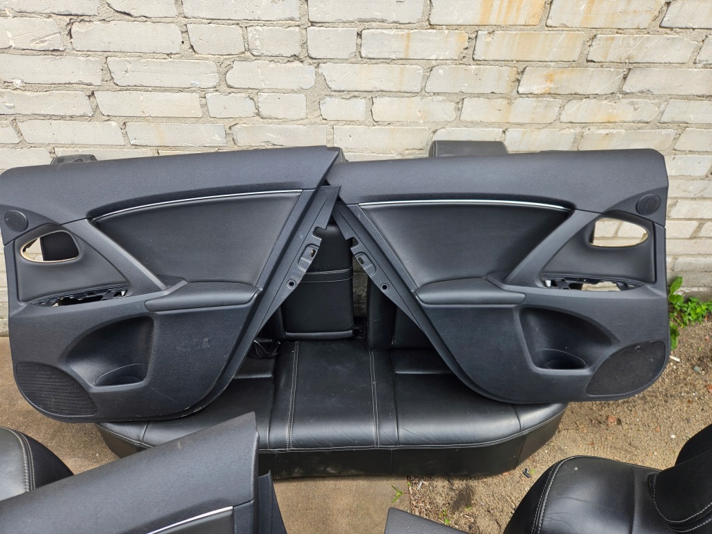 Toyota avensis t27 09-14 комплект сидений кожаных чёрные обшивки Недорого