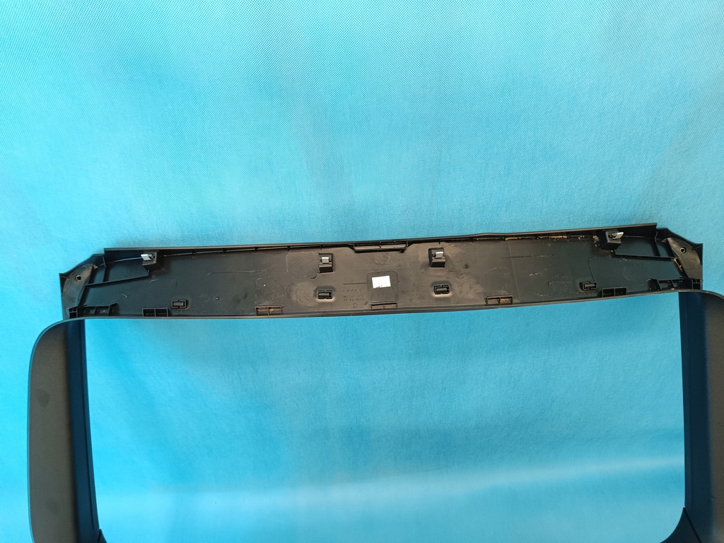 фото №9, Audi a4 b9 avant 2.0 tfsi 150kw 4x4 23r оббивка кришки багажника 8w9867979