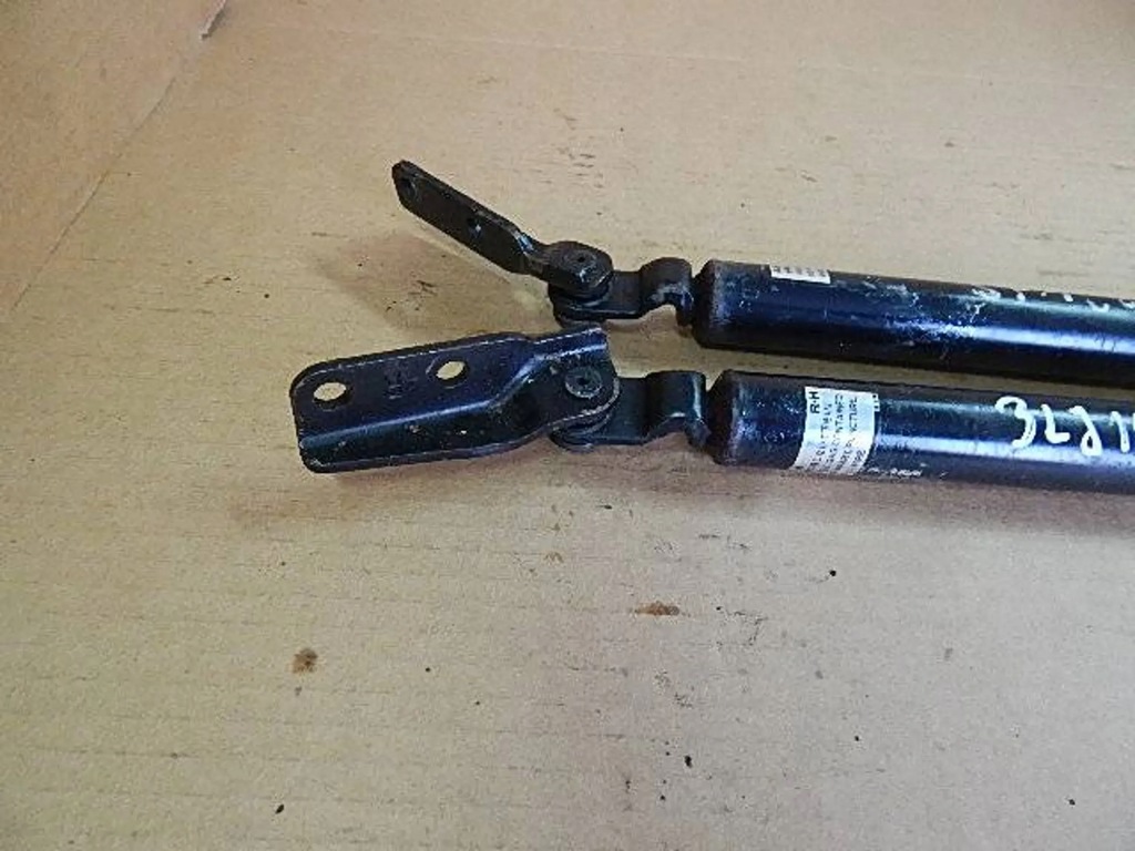 фото №6, Привод амортизатор крышки задняя kpl mitsubishi space wagon 98-04