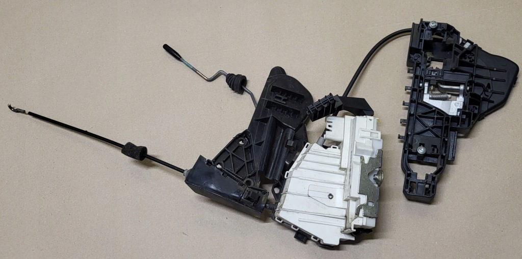 Купить Замок с дверь левый задний  трос основание ручка кронштейн mercedes ml w164 оригинальный номер