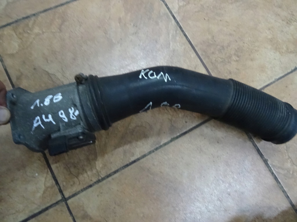 Audi a4 1.8b 98' витратомір труба 037906461 Ціна