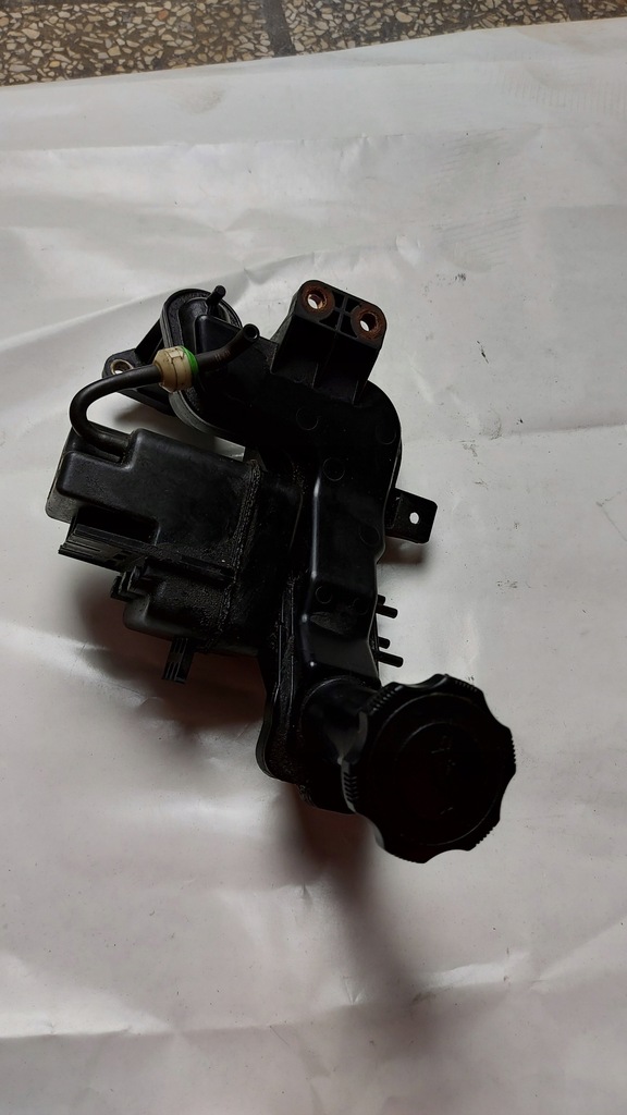 фото №1, Заливная горловина масла крышка вентиляция картера двигателя mazda rx-8 1.3