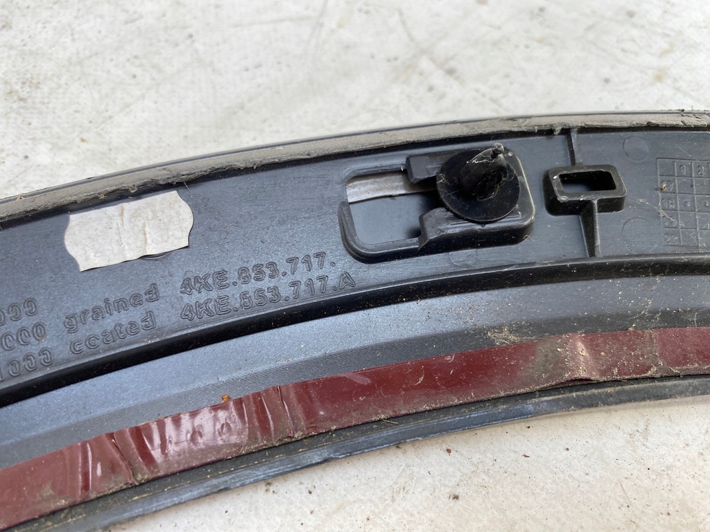 фото №11, Audi e-tron 18- молдинг накладка крыла левая перед 4ke853717