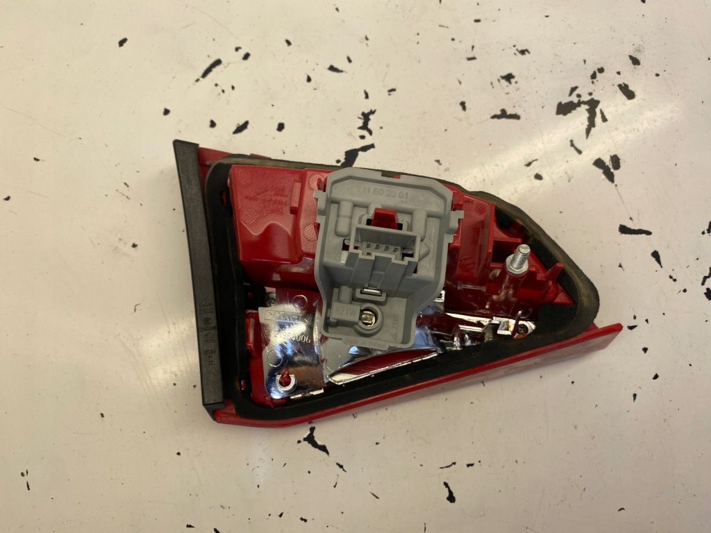 Audi a4 b8 универсал фара правая  задний w крышке  led 8k9945094b Киев