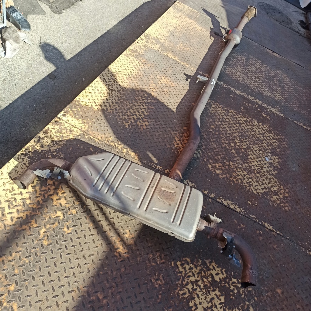 Купить Mercedes w177 amg a35 катализатор гаситель труба комплект  a2464913700 a2474910300