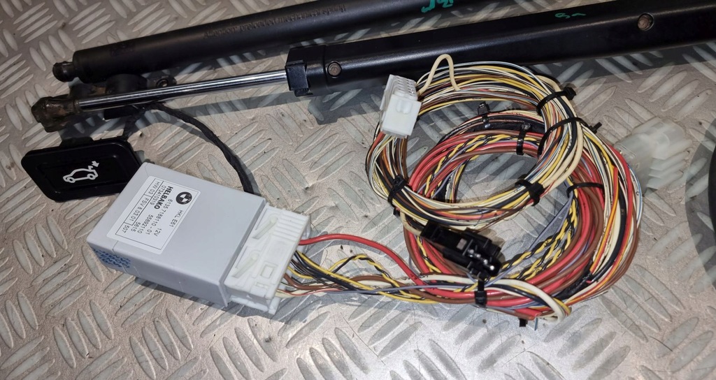 фото №7, Bmw 5 e61 привод электрический крышки багажника насос жгут 7163662 комплект