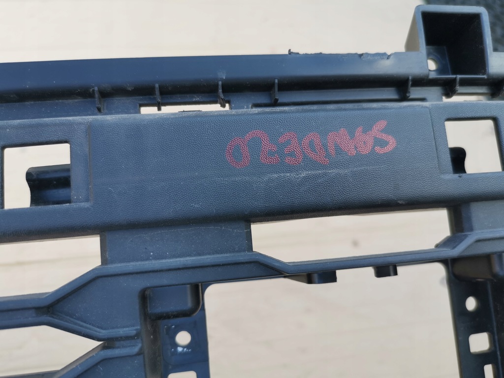 фото №11, Dacia sandero iii stepway решётка бампера средняя накладка бампера перед