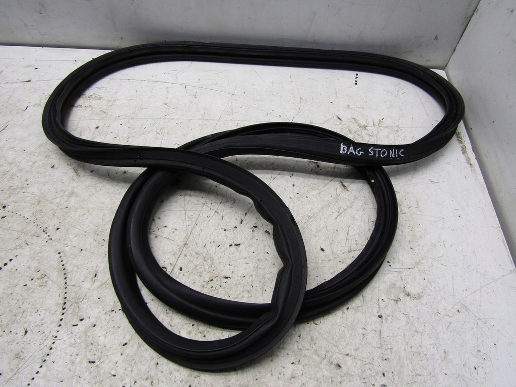 фото №1, Прокладка кузовна багажника задня задня kia stonic