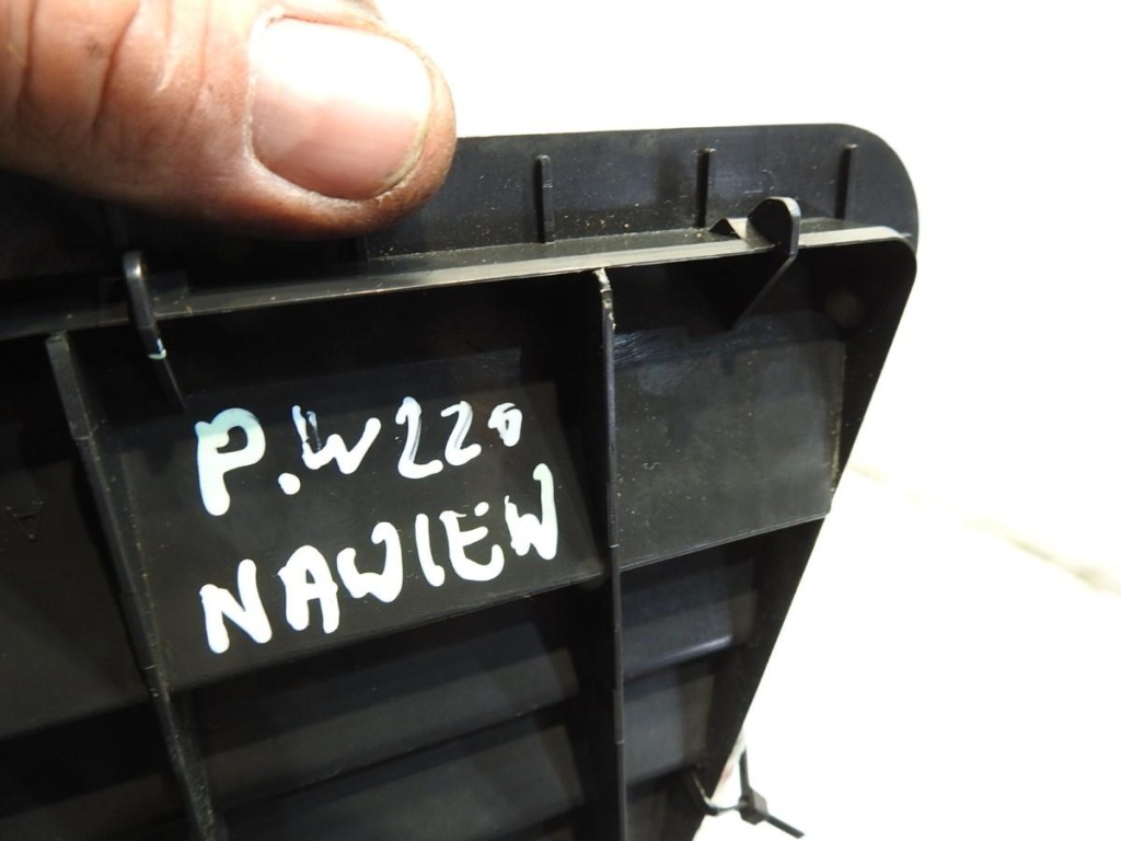 фото №2, Решётка обдув правая mercedes w220 a2208310236