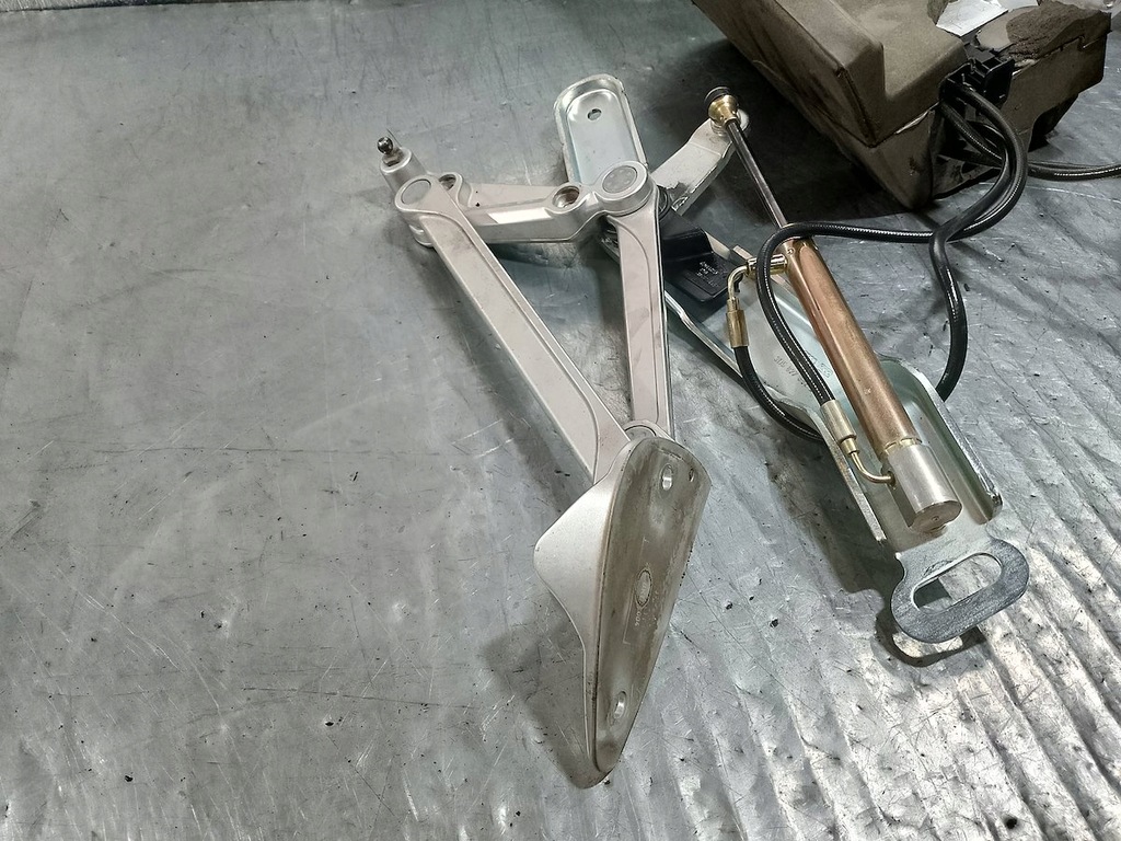 фото №9, Петли крышки багажника комплект vw phaeton 3d5827785 3d5827383a 3d5827786