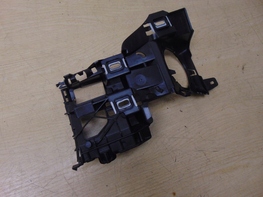 фото №9, Направляющая кронштейн противотуманной фары левая mercedes w213 новый