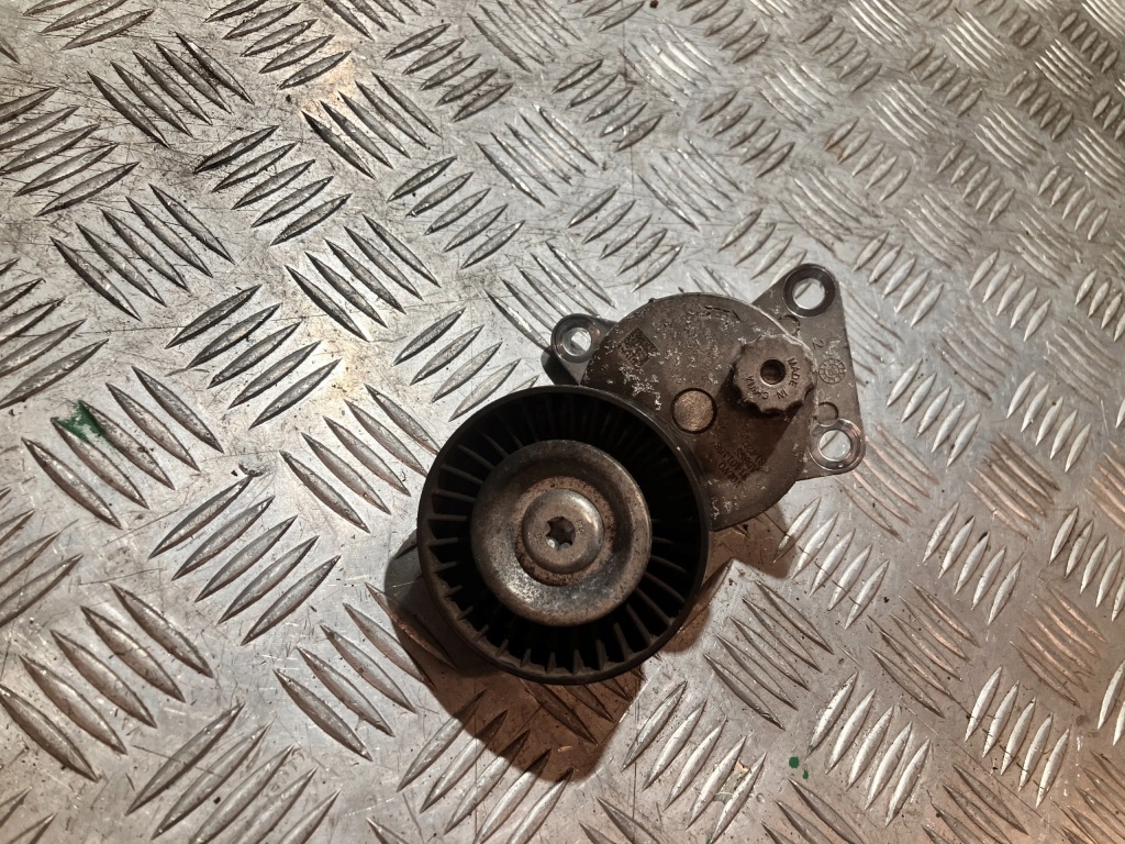 Купити Натягувач ремінь volvo xc40 17- 1.5 b t3