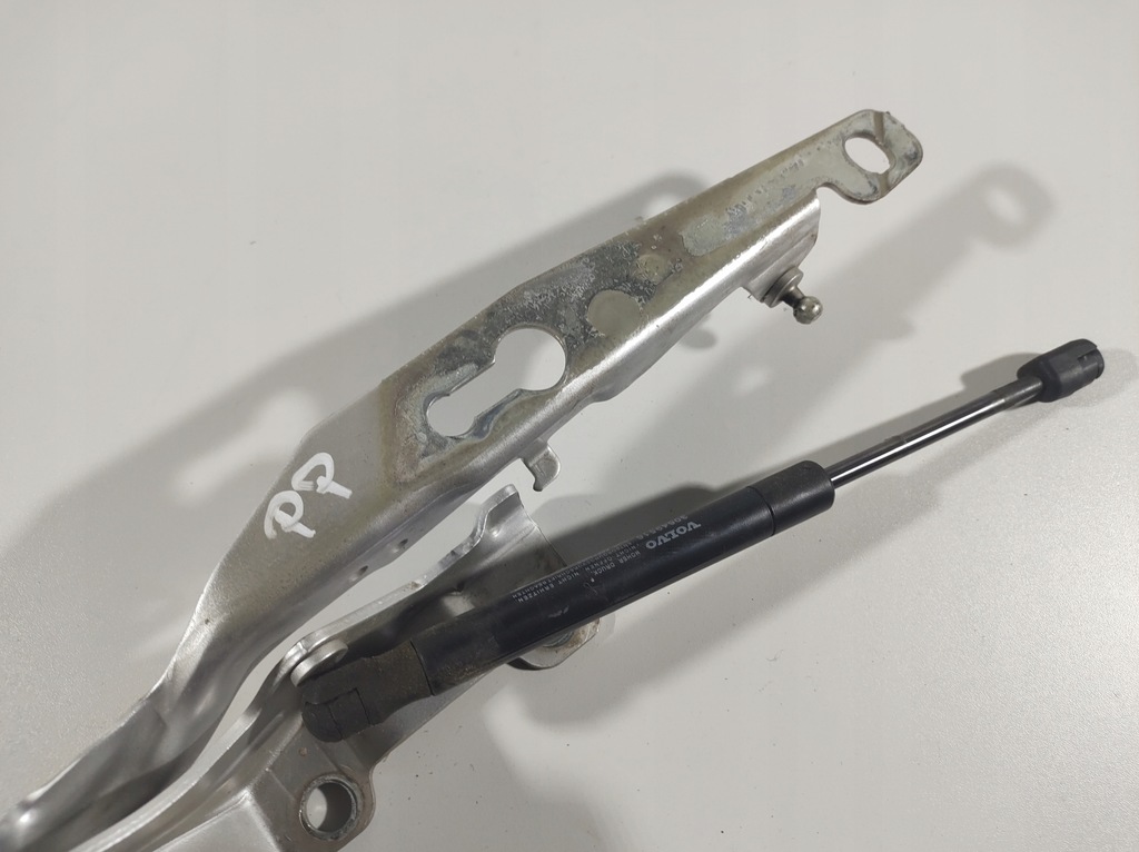 фото №6, Volvo v70 15r- петля капот правий