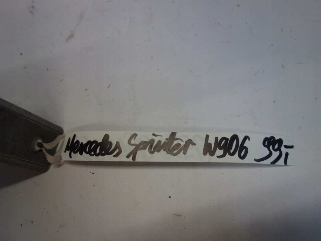 Засувка капот mercedes sprinter w906 a9067500550 Оригінал