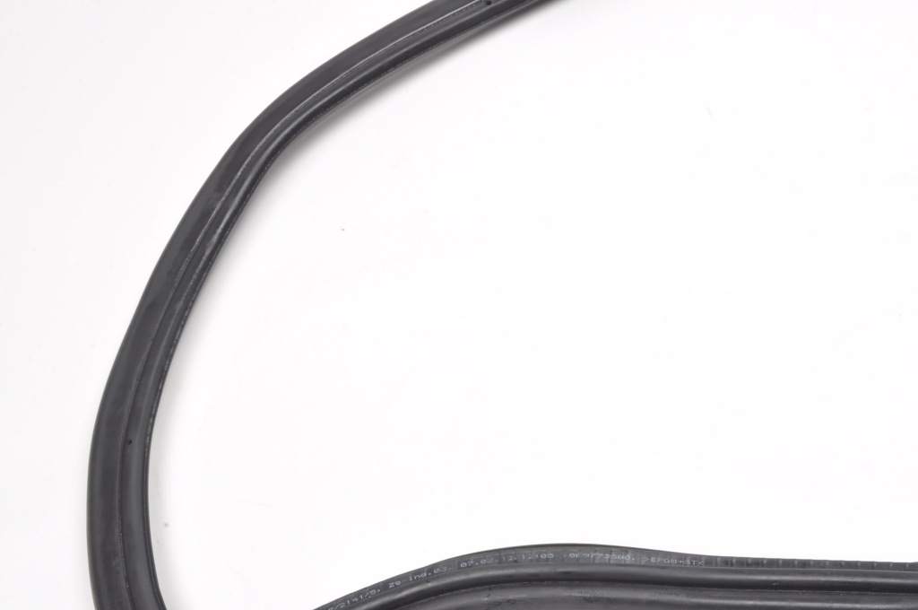 Ferrari california 4.3 прокладка кришки багажника 69773500 Київ