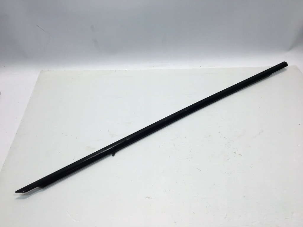 фото №1, Молдинг уплотнитель правый перед f-pace 16- x761