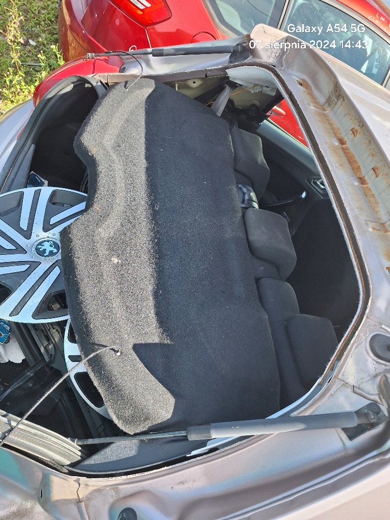 фото №1, Peugeot 208 сиденья задняя полка ремни задняя сиденья сиденье