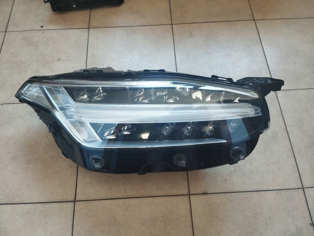 фото №1, Volvo xc90 ii лампа передня права full led 32228689