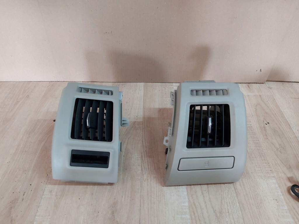 фото №1, Toyota prius plus решётка обдув левая