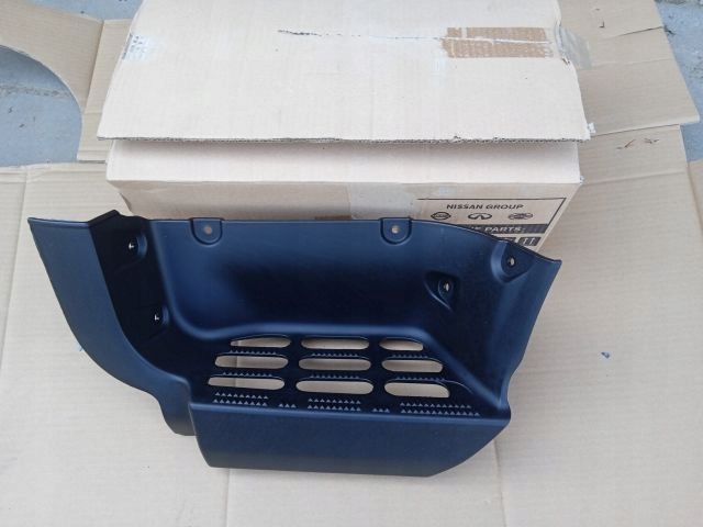 фото №1, Nissan cabstar maxity подножка левый порог oryg.