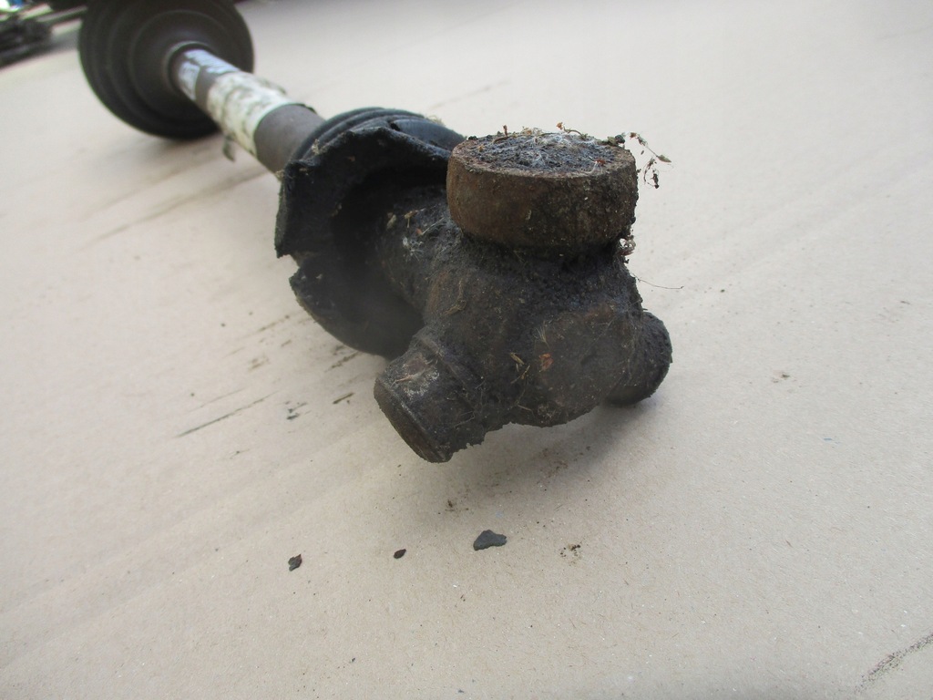 фото №6, Приводной вал правая 391003112r renault megane iii 1.5dci