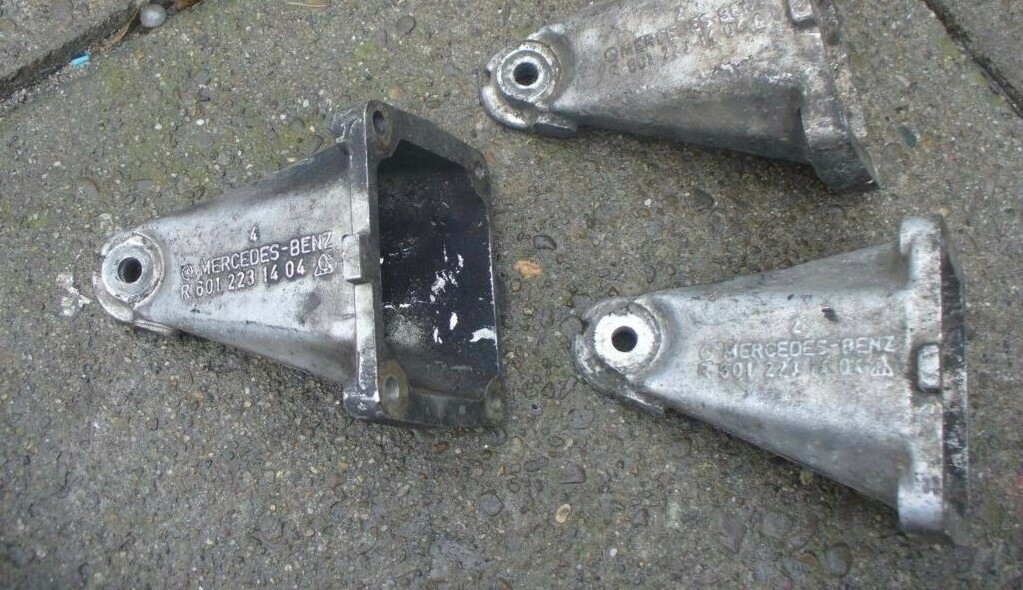 Купити Кронштейн двигуна mercedes w124 2,0d 2,5d 6012231404