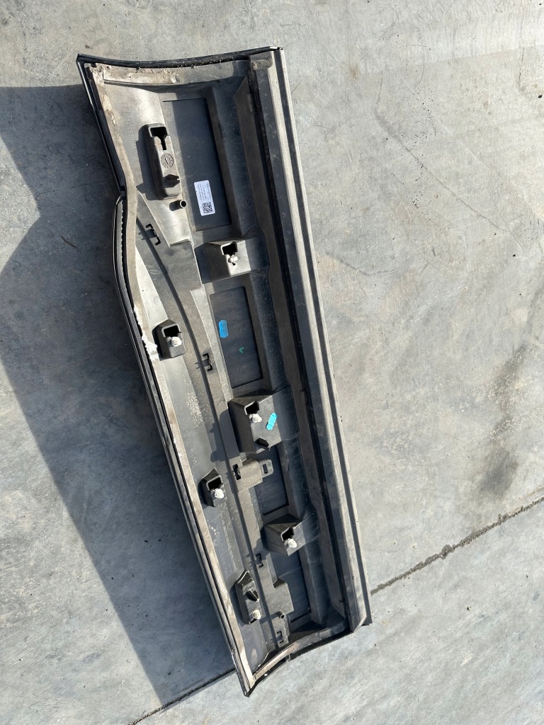 Молдинг дверь правый задний  audi q7 4m0853060e Киев