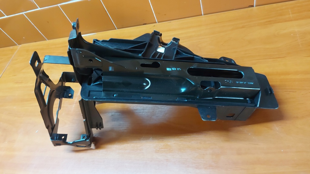 фото №12, Панель фары кронштейн направляющая лампы левый перед bmw 5 f10 f11