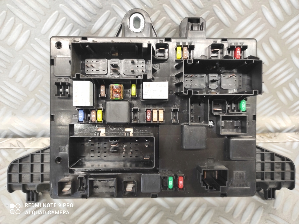 фото №1, Коробка предохранителей opel оригинальный номер 13368652