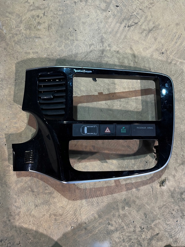 фото №1, Outlander 3 iii рамка панель корпус радио 8002b294 оригинал europa rockford