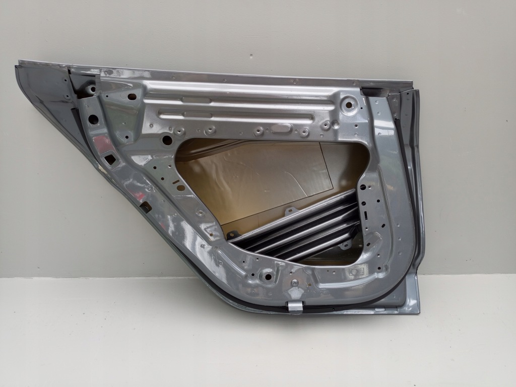 Купить Tesla model 3 рестайлинг  2023- дверь левое задняя задняя левое  ÷