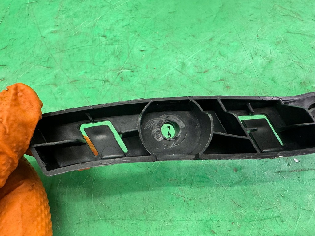 фото №9, Правый направляющая кронштейн бампера заднего задняя 50510526 alfa romeo mito 08-