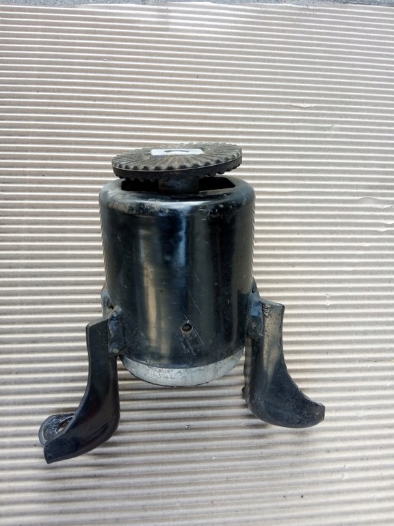 фото №5, Ford fiesta mk7 lift b-max 1.0 eco. - подушка двигуна c1b1-6f012-ac