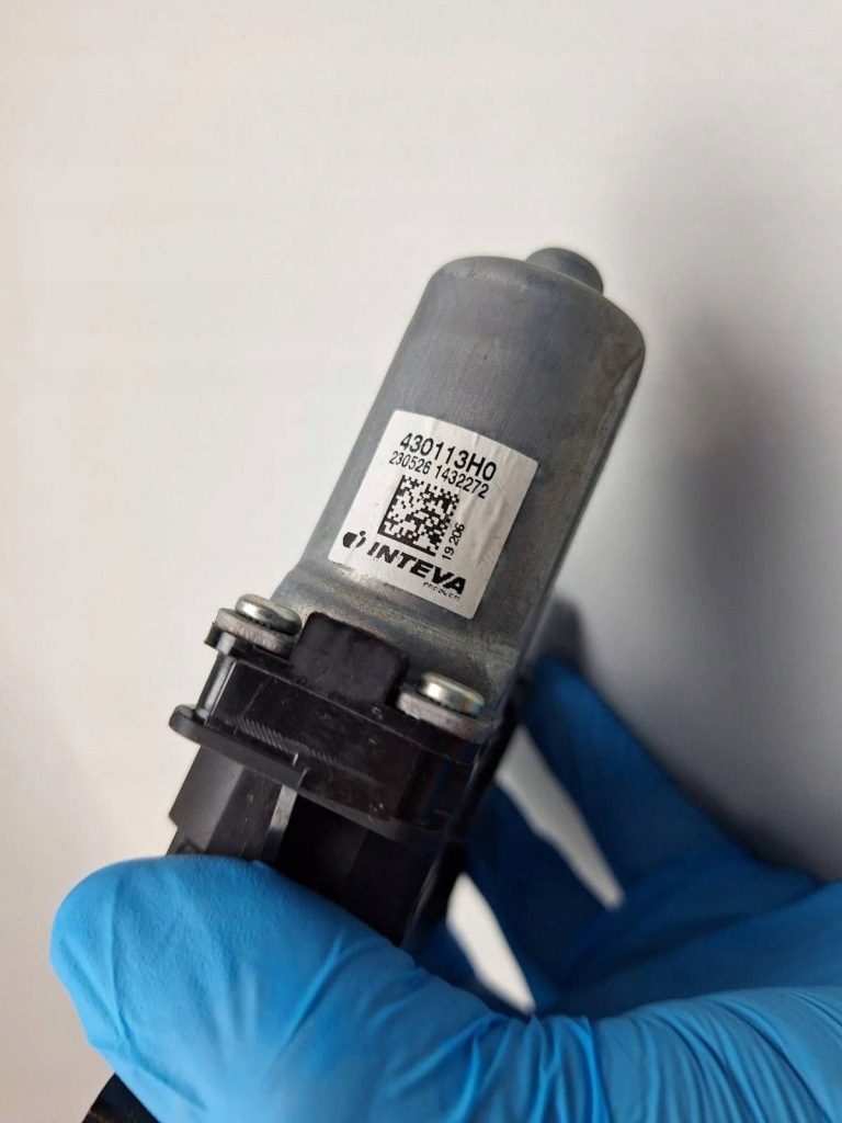 Моторчик подъемника стекло купе правый  сторона peugeot 2008 2 430113h0 Недорого