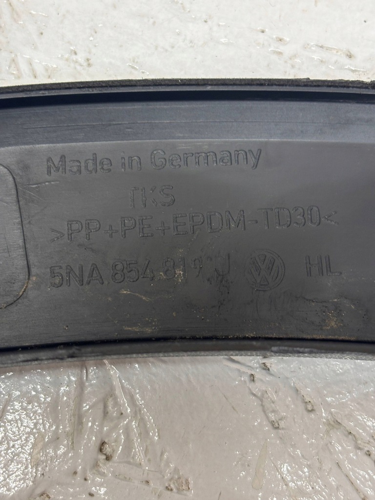 фото №16, Volkswagen tiguan 2016 задняя сторона левая молдинг крыла заднего