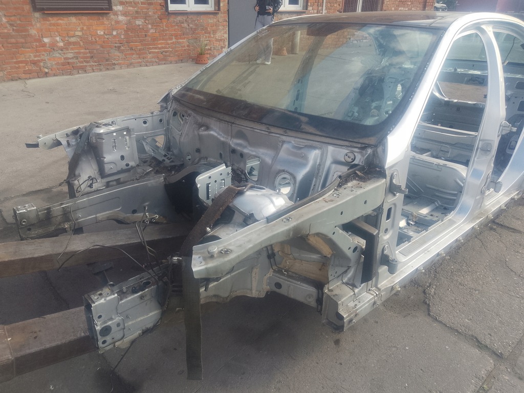 фото №1, Mercedes w204 07- чверть перед передня ліва 775