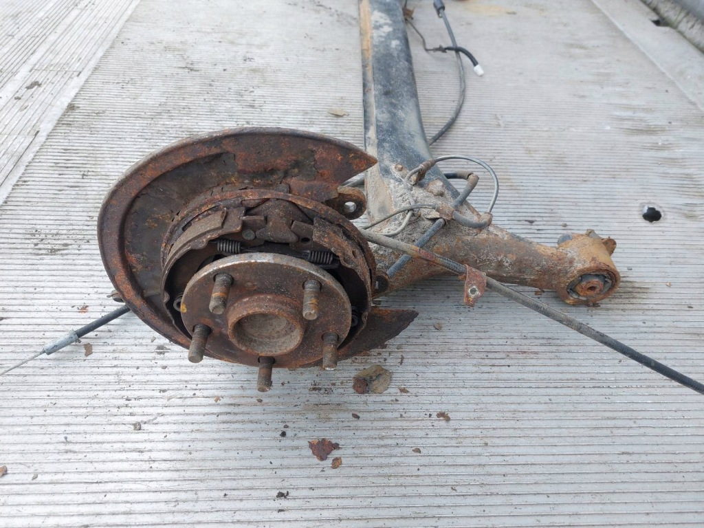 фото №4, Балка oś підвіска задня toyota corolla verso ii 04-09r