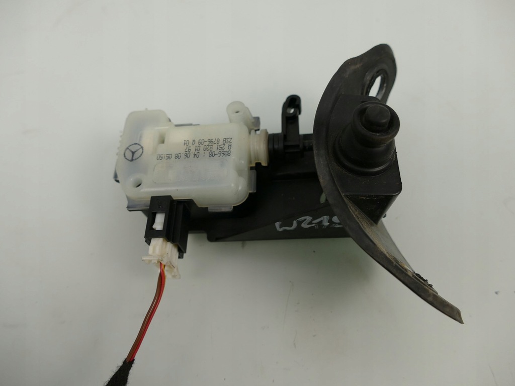 фото №1, Mercedes cls w219 привод крышка заливной топлива