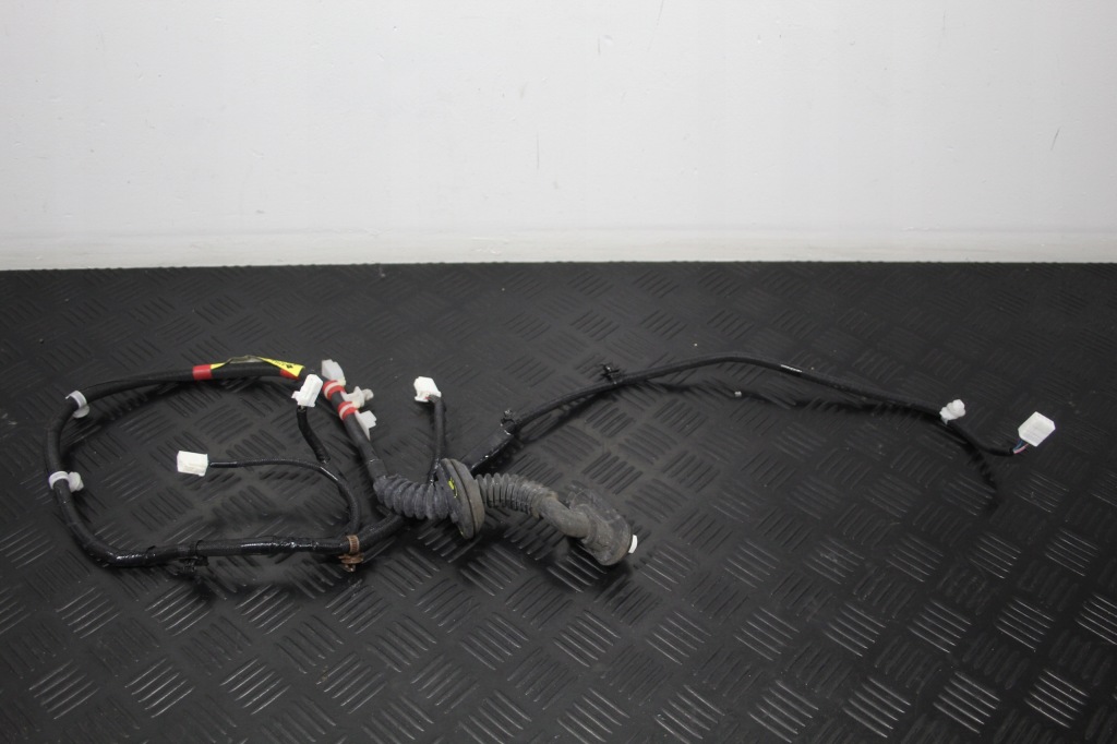 фото №1, Джгут електрична двері лівий задня lexus ct200h 82154-76020