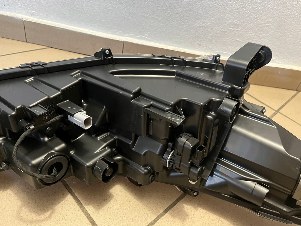 фото №13, Лампа передняя перед левая toyota corolla cross full led 16-184