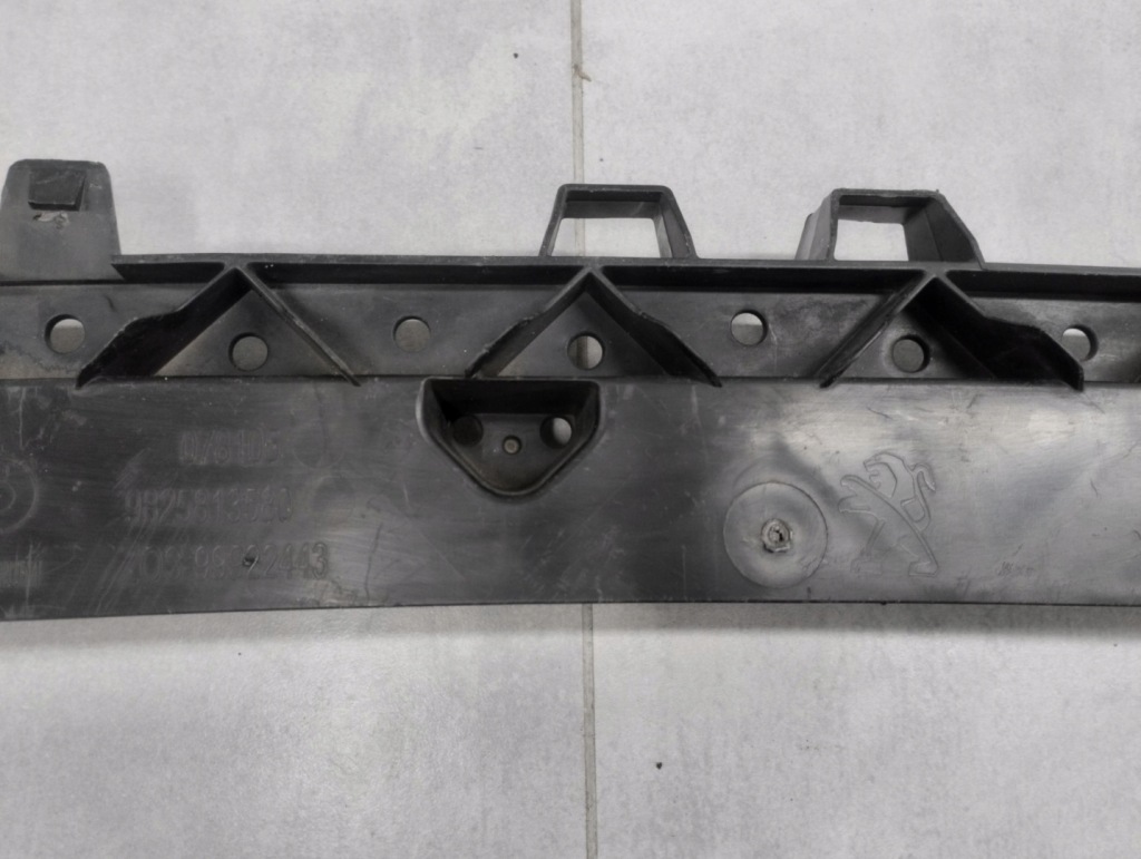 Балка кронштейн абсорбер бампера перед peugeot 2008 2 9825813580 Ціна