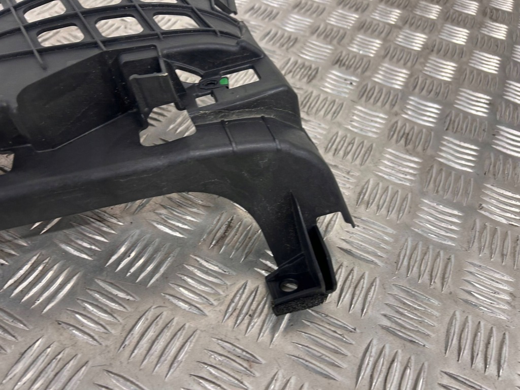 Другая часть салона правая сторона tesla model x 104806400e в Украине