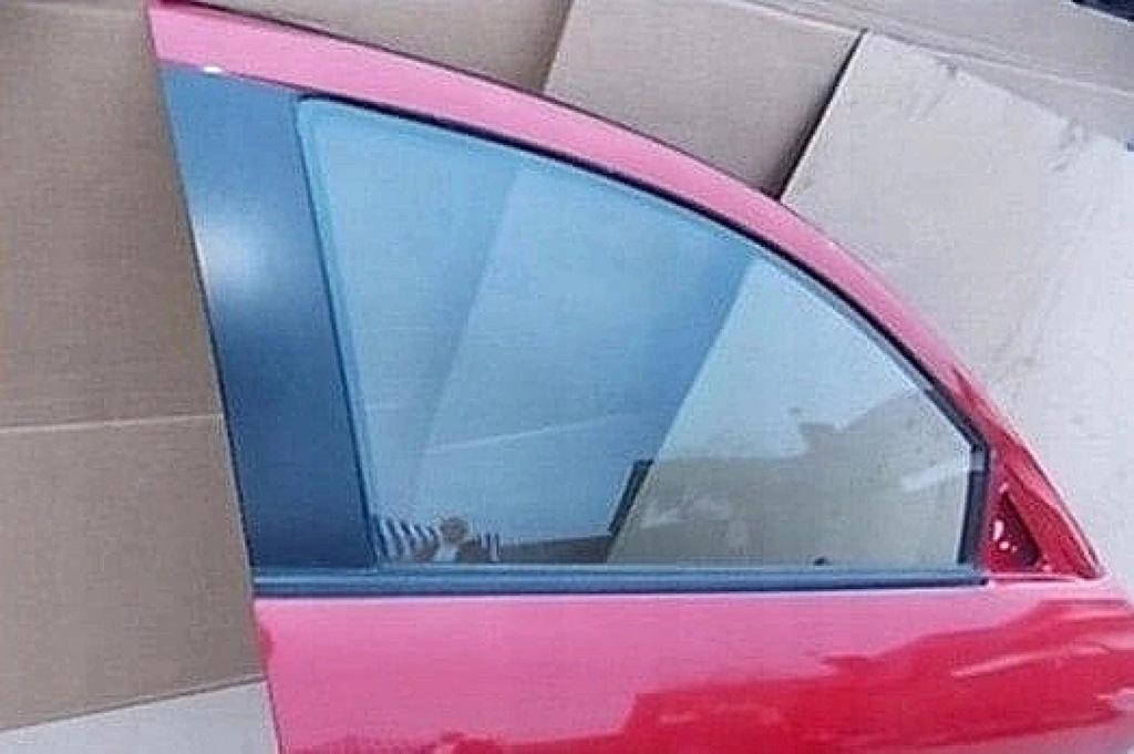 фото №1, Mazda rx8 стекло дверь правый перед 03-12