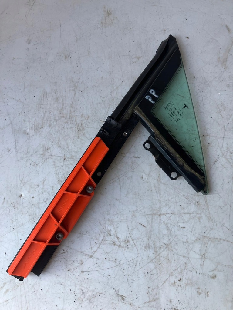 фото №1, Скло двері правий перед tesla model s трикутник