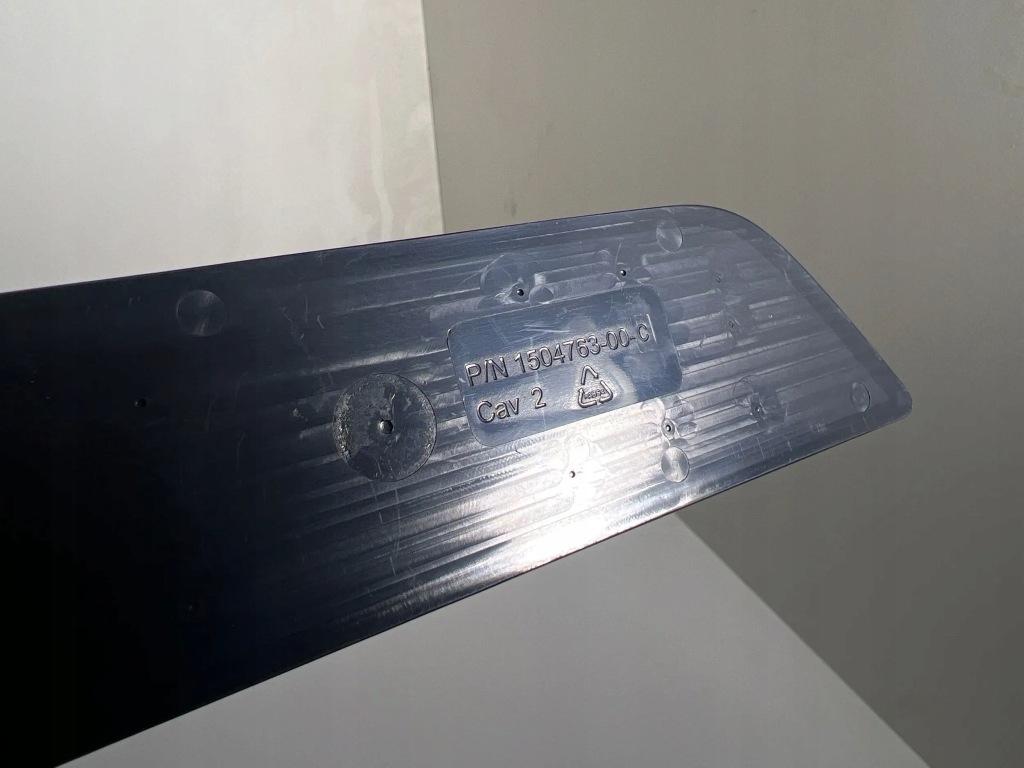 Tesla model 3 2022 пороги Ціна