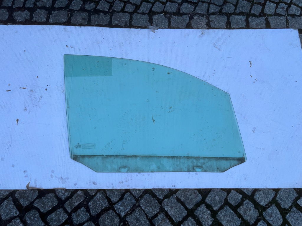 фото №1, Стекло дверь боковая правый перед 2016r vw caddy iv