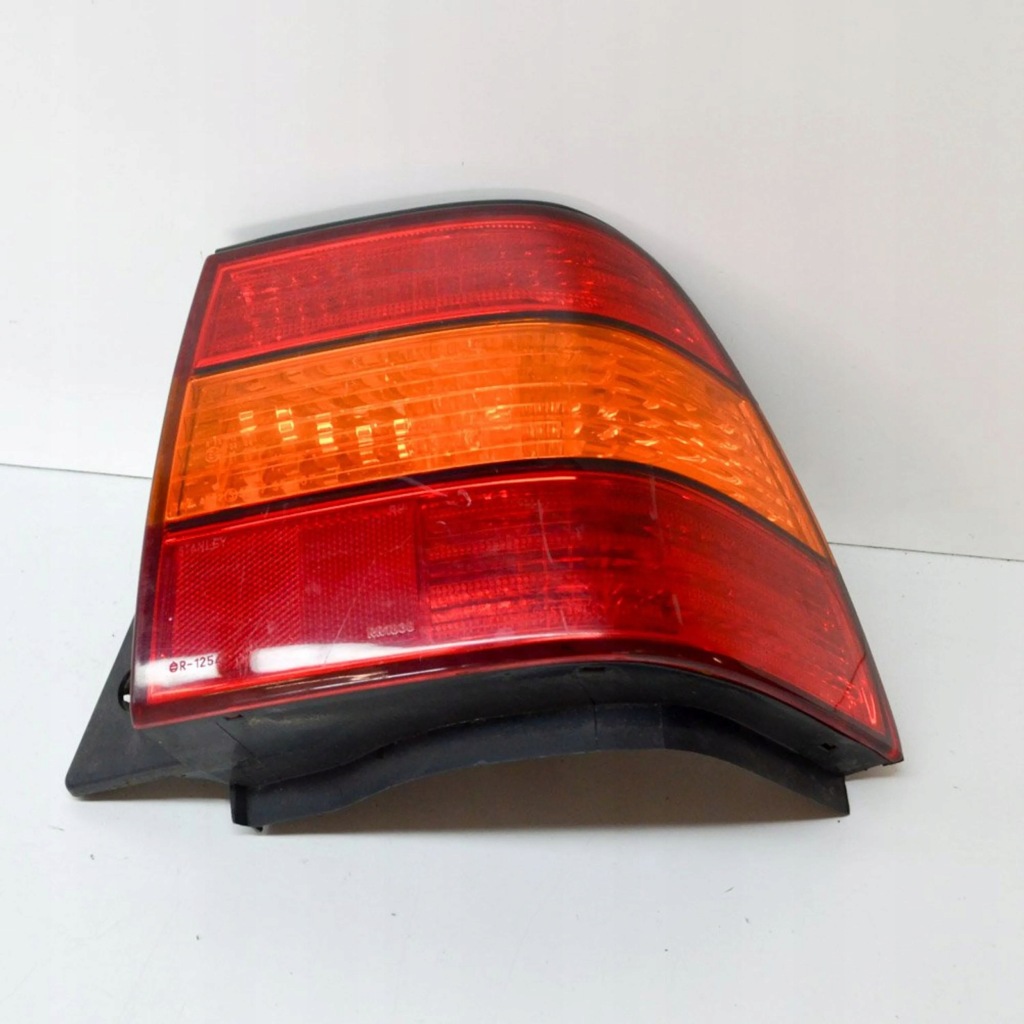 фото №1, Lexus ls 430 1998 правая сторона лампа задняя