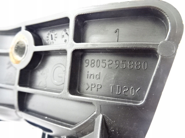 фото №7, Citroen c4 cactus левый направляющая кронштейн крыла передний