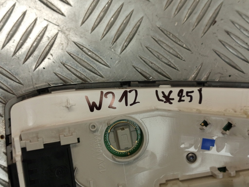фото №12, Mercedes w212 лампа потолочный освещение кабины a0009054903