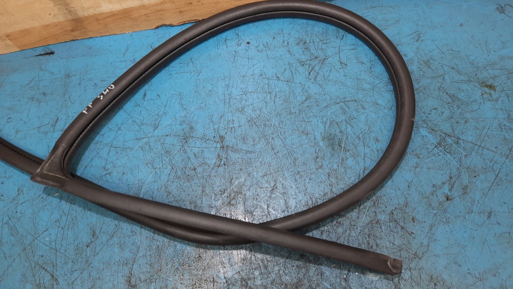 фото №2, Прокладка двері правий перед volvo s40 00-04r